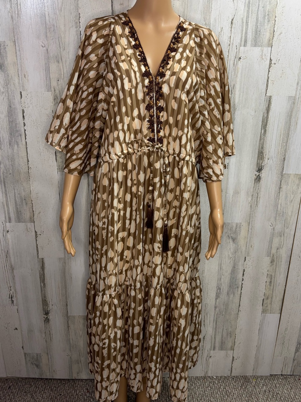 Kaktus‎ Boho Tie-Waist V-Neck Midi Dress in Taupe and Ivory
